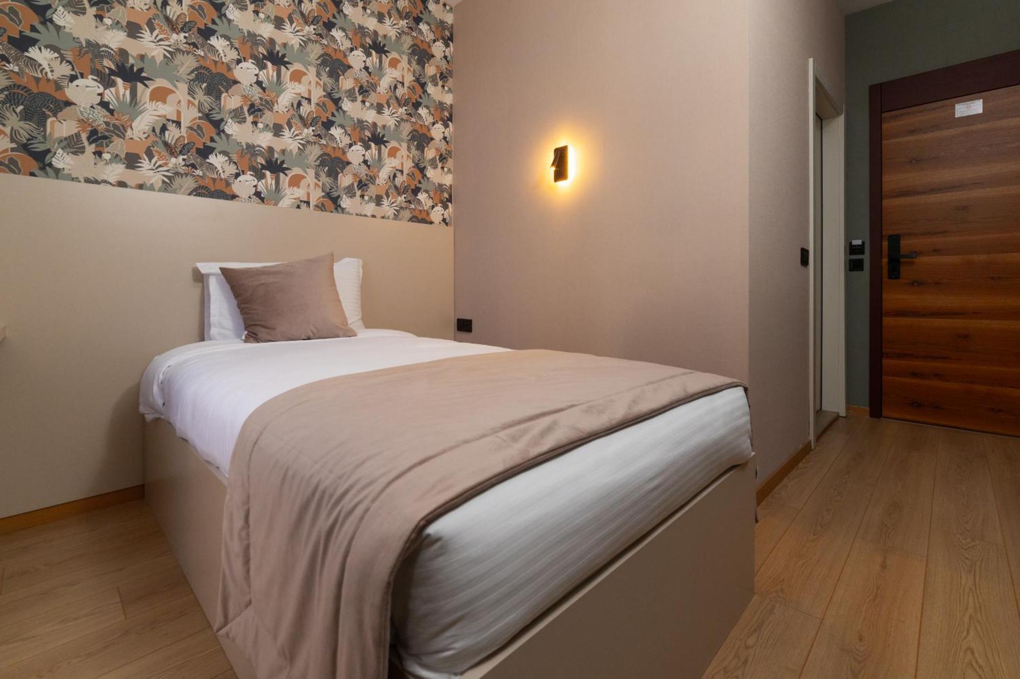 Hotel Ma Belle Pristina Esterno foto